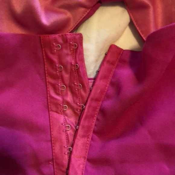 Scalloped crop top with keyhole - Picture 8 of 8